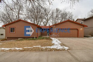 3305 E 33rd St in Sioux Falls, SD - Building Photo