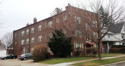 The Cove Apartments in Lakewood, OH - Building Photo - Building Photo