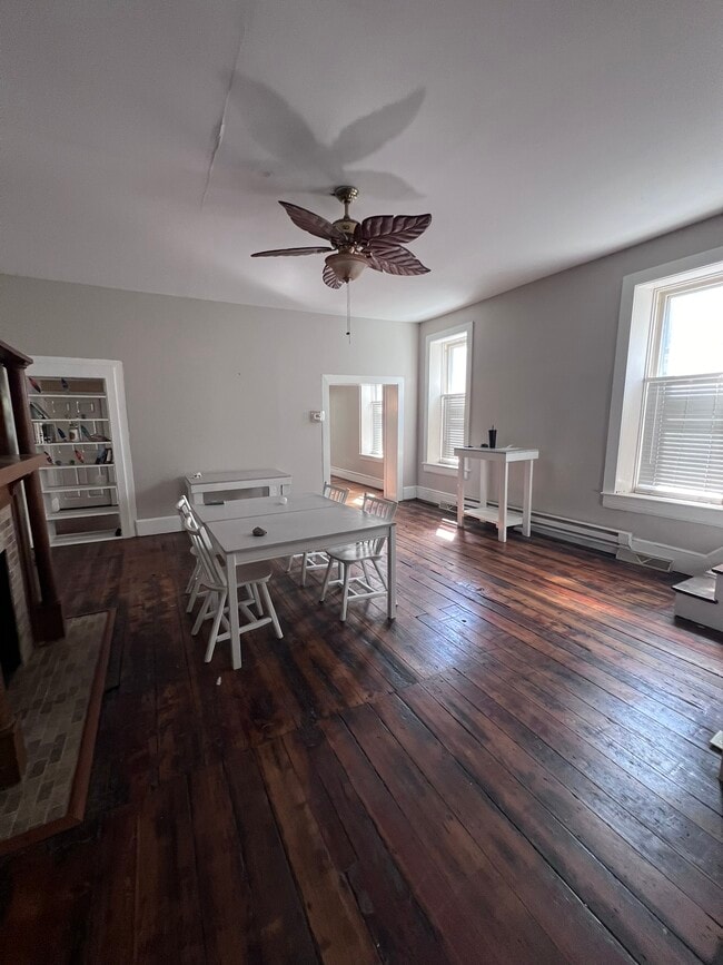 398 W Race St in Martinsburg, WV - Building Photo - Building Photo