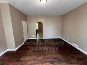 1104 Brabec St in Pittsburgh, PA - Building Photo - Building Photo