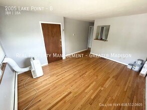 2005 Lake Point Dr in Madison, WI - Building Photo - Building Photo