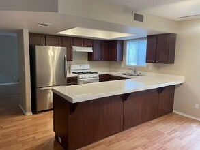 2825 Swallow Point Cir in Las Vegas, NV - Foto de edificio - Building Photo