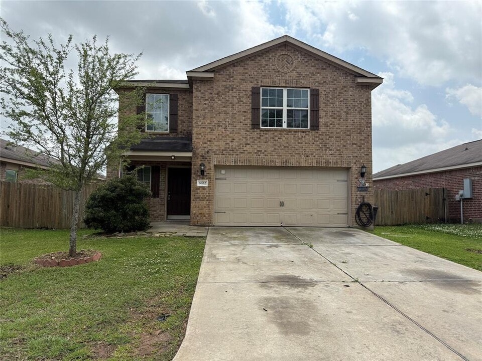 8822 Leclaire Meadow Dr in Humble, TX - Building Photo