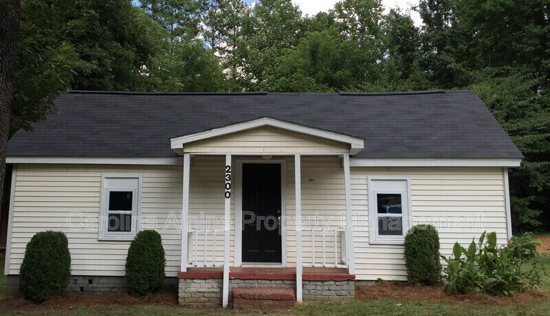 2300 Kennesaw Dr in Charlotte, NC - Building Photo