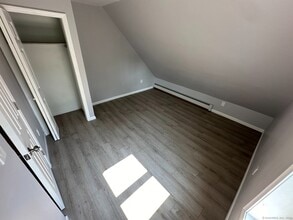 290 Orange St, Unit 303 in Waterbury, CT - Building Photo - Building Photo