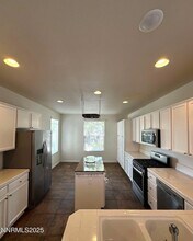10407 Summershade Ln in Reno, NV - Building Photo - Building Photo