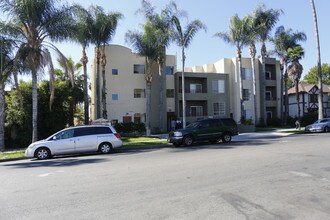 Sylvan Apartments in Van Nuys, CA - Building Photo - Building Photo