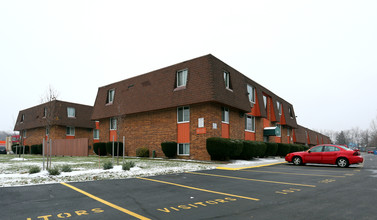 Chalet Apartments in Brunswick, OH - Building Photo - Building Photo