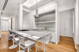 70 E 96th St in New York, NY - Building Photo - Building Photo