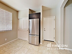 12570 W Gentle Rain Rd in Peoria, AZ - Building Photo - Building Photo