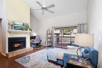 551 Finchley Rd in Maitland, FL - Foto de edificio - Building Photo