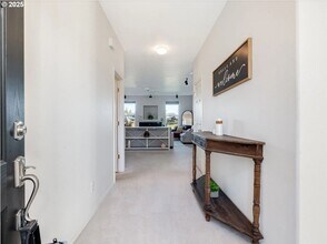 445 Ironwood Terrace in Woodburn, OR - Building Photo - Building Photo