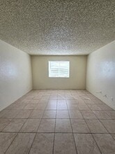 2553 S Holloway Ave, Unit 102 in Fresno, CA - Building Photo - Building Photo
