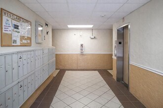 5755 W 20th Ave, Unit 406 in Hialeah, FL - Building Photo - Building Photo