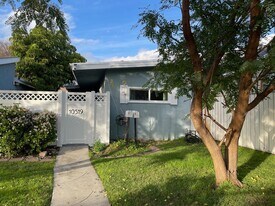 10519 Chandler Blvd, Unit B in Los Angeles, CA - Building Photo