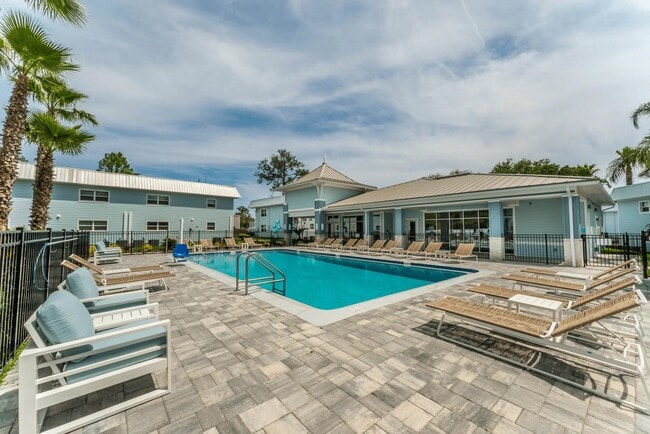 Surf Apartments in Atlantic Beach, FL - Foto de edificio - Building Photo