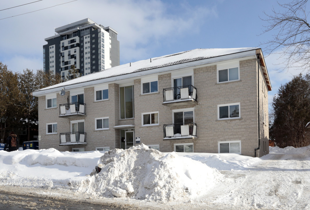 19 High St in Waterloo, ON - Building Photo