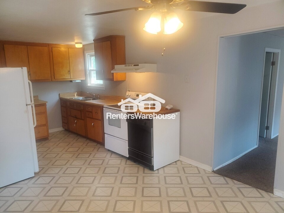 118 E Prospect St in Port Washington, WI - Building Photo