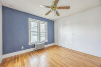 14 Chapman Ave, Unit 3 bedroom and attic in Easthampton, MA - Foto de edificio - Building Photo