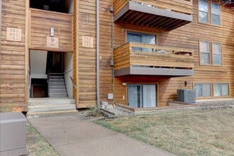 341 Wright St in Lakewood, CO - Building Photo - Building Photo