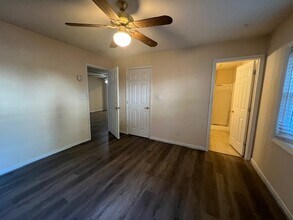 623 Walker Ave, Unit 623-B in Greensboro, NC - Foto de edificio - Building Photo