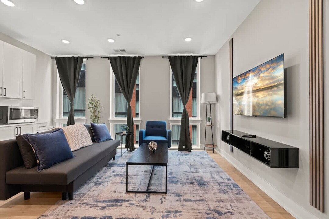 916 N Delaware Ave in Philadelphia, PA - Building Photo