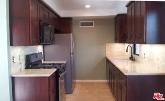 2349 S Bentley Ave in Los Angeles, CA - Building Photo