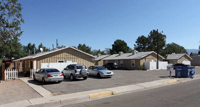 Crest Avenue Apartments in Albuquerque, NM - Building Photo - Building Photo