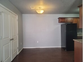 2021 Ingalls Ln in Alma, AR - Foto de edificio - Building Photo