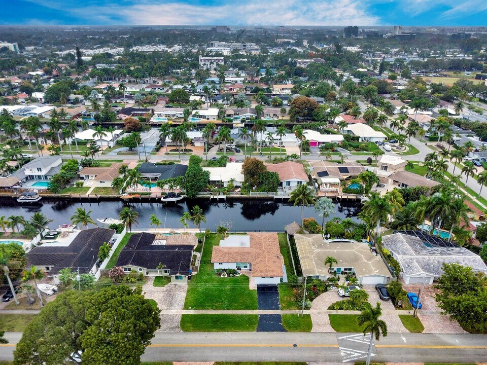 5921 NE 15th Ave in Fort Lauderdale, FL - Building Photo