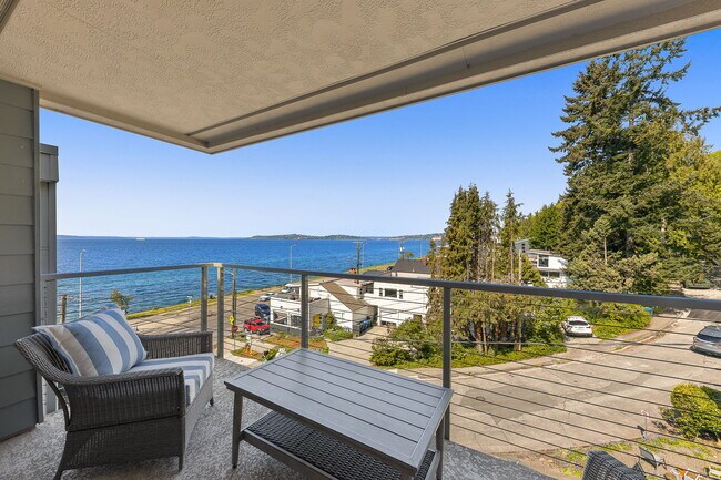2200 Alki Ave SW, Unit Bonair Condominium in Seattle, WA - Foto de edificio - Building Photo