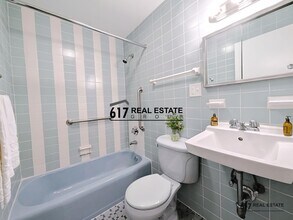 2018 Commonwealth Ave, Unit 31 in Boston, MA - Foto de edificio - Building Photo