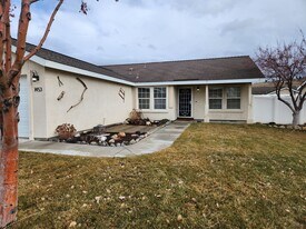 1453 Grey Bluffs Dr in Fernley, NV - Building Photo