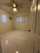 2760 NW 47th St in Miami, FL - Building Photo - Building Photo