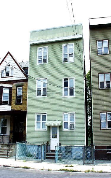 36 Brighton Ave in Kearny, NJ - Foto de edificio