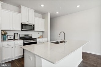 76 Fonthill Ct in Quakertown, PA - Building Photo - Building Photo