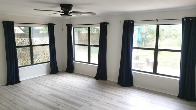215 Hawthorne Cir in Fort Walton Beach, FL - Building Photo - Building Photo