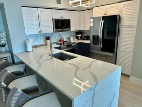 167 Yacht Club Way, Unit 204 in Hypoluxo, FL - Building Photo - Building Photo