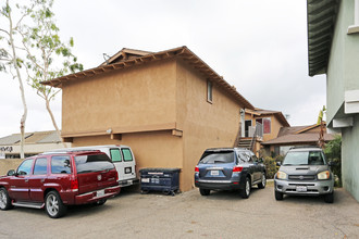 7242 Elk Cir in Huntington Beach, CA - Building Photo - Building Photo