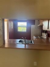 10637 NW 10th St, Unit 202 in Pembroke Pines, FL - Foto de edificio - Building Photo