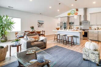 578 Kelly Ave in Half Moon Bay, CA - Building Photo - Building Photo
