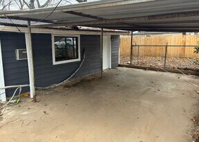 105 E Bond St in Denison, TX - Building Photo