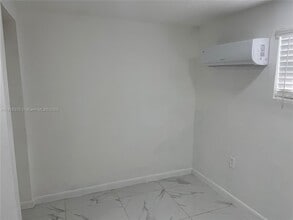 760 NE 168th St in North Miami Beach, FL - Building Photo - Building Photo