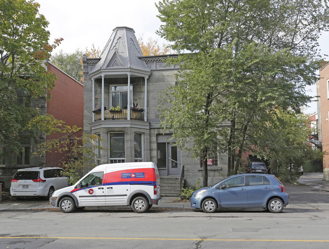 4961 E Sainte-Catherine E in Montréal, QC - Building Photo - Building Photo