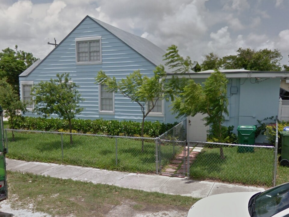2749 SW 33rd Ave in Miami, FL - Building Photo