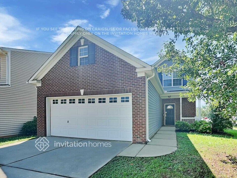 301 Cline Falls Dr in Holly Springs, NC - Building Photo