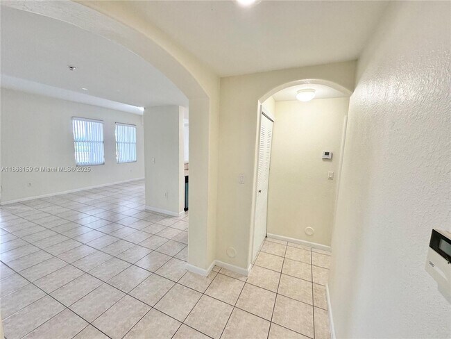 11202 NW 83rd St in Doral, FL - Building Photo - Building Photo
