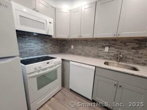 26 Candlewood Lake Rd S in New Milford, CT - Building Photo - Building Photo