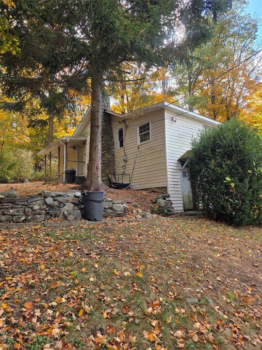 25 Emerald Trail in Monroe, NY - Building Photo