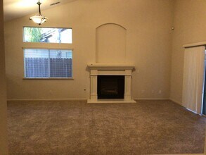 1138 E Royal Dornoch Ave in Fresno, CA - Building Photo - Building Photo